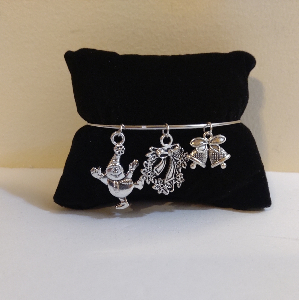 NEW Artisan  Silver Winter Scene Bangle Bracelet  6"- 7.5. 3 Charms